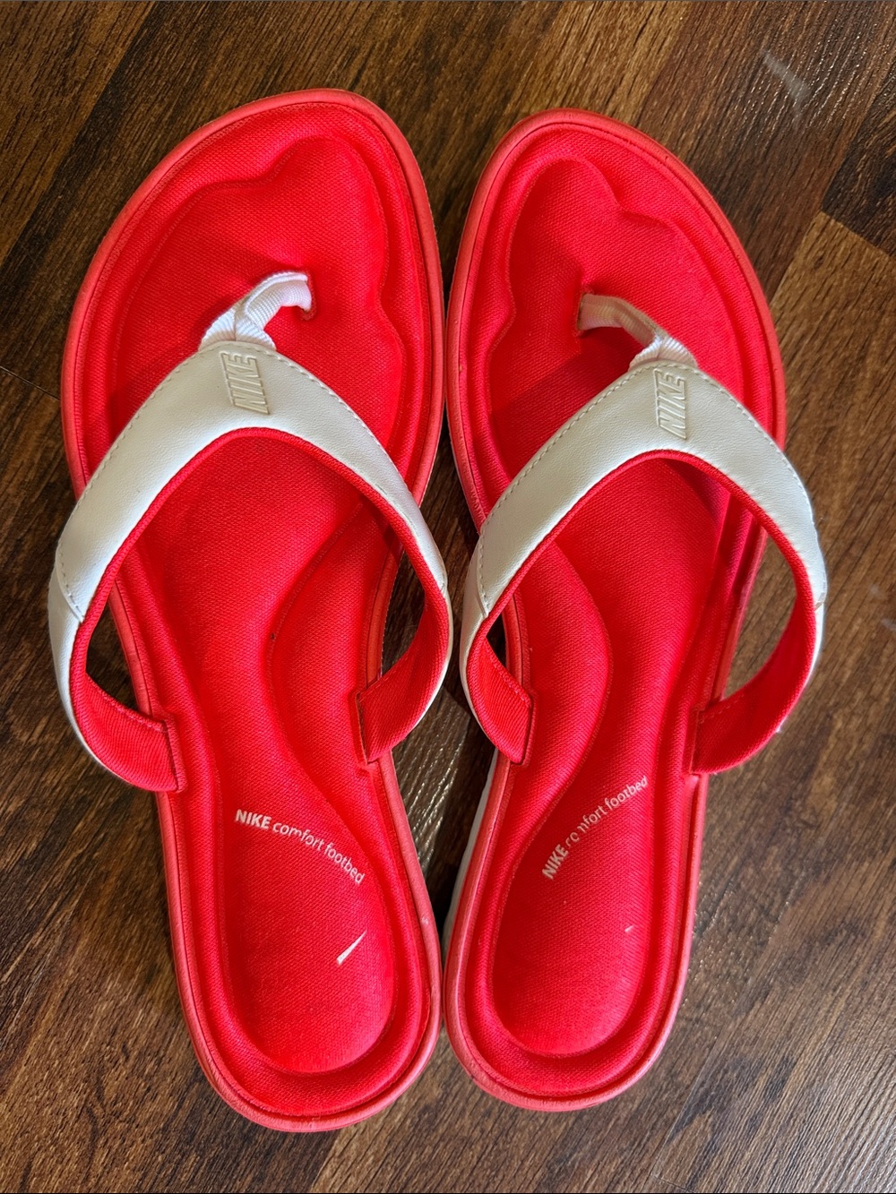 Nike Women's Red and White Cushioned Thong Sandals